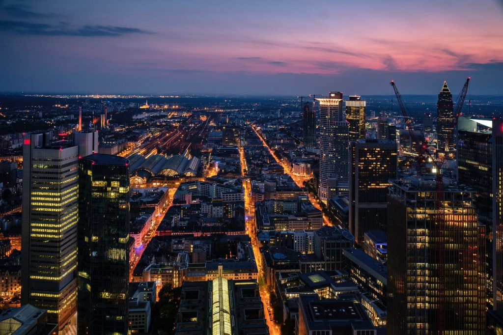 photo of city skyline during dusk